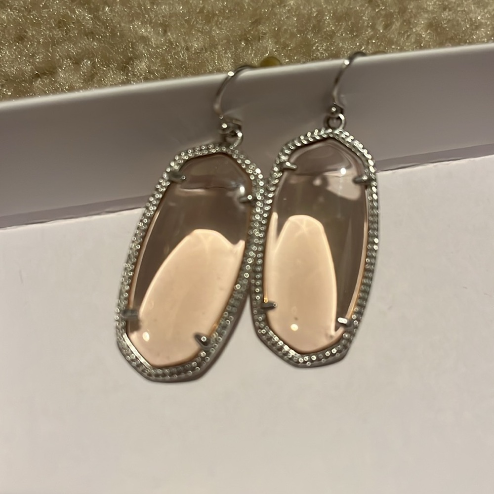 KENDRA SCOTT Elle Rhodium Drop Earrings in Rose Quartz. Excellent condition - Picture 3 of 3